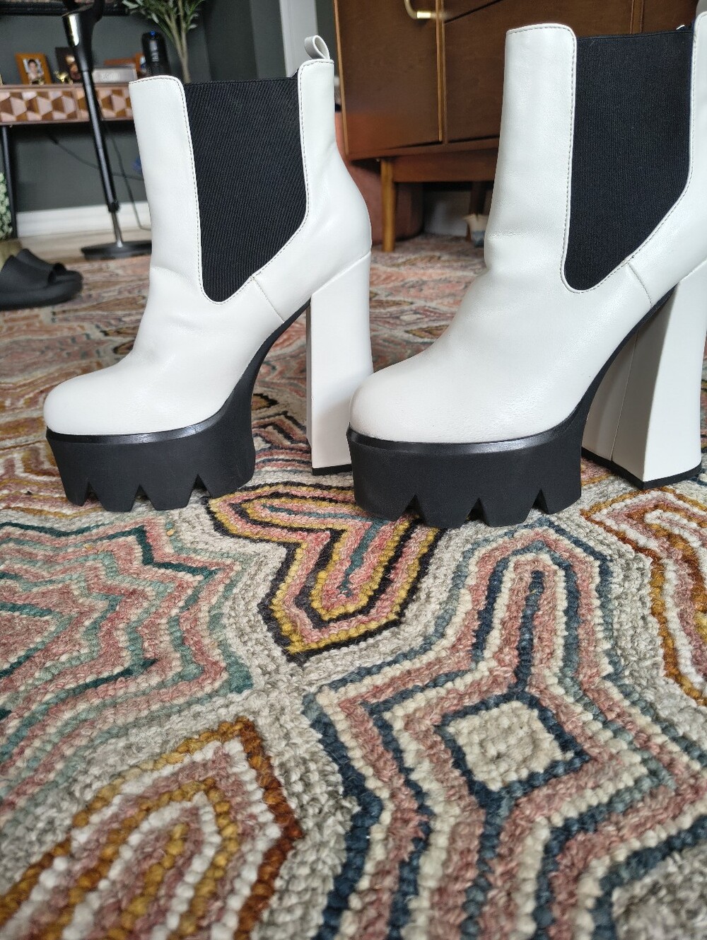 NWB Miss Lola Shawne Platform Ankle Boots White PU Size 10 - Picture 3 of 9